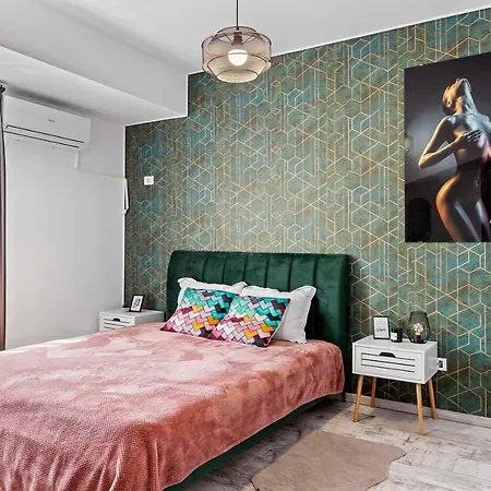 Apartamento Old Town Hideaway - 5 Min Walk To Palace Of Parliament And Old - Neighborhood Bucareste