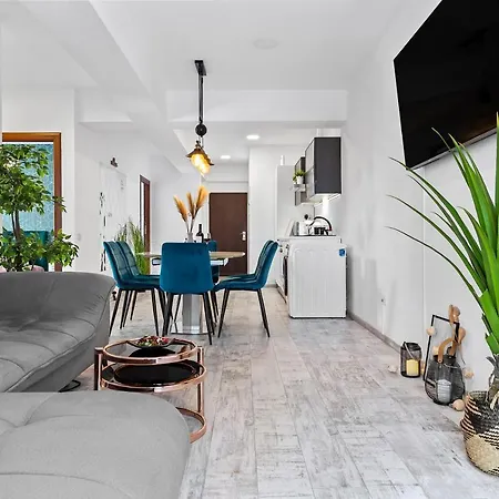 Apartamento Old Town Hideaway - 5 Min Walk To Palace Of Parliament And Old - Neighborhood Bucareste