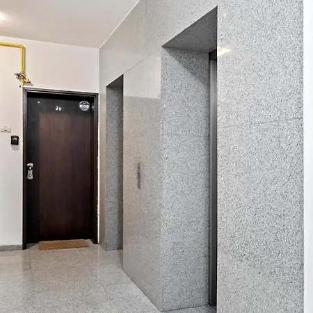 Old Town Hideaway - 5 Min Walk To Palace Of Parliament And Old - Neighborhood