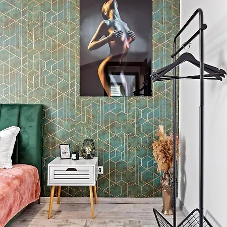 Old Town Hideaway - 5 Min Walk To Palace Of Parliament And Old - Neighborhood Apartament Bukareszt