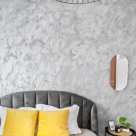 Old Town Hideaway - 5 Min Walk To Palace Of Parliament And Old - Neighborhood Apartament *