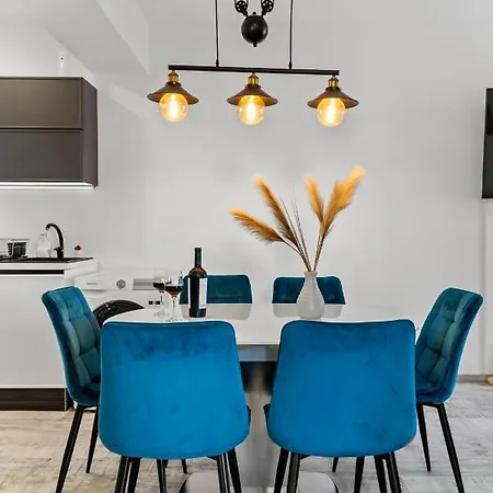 Old Town Hideaway - 5 Min Walk To Palace Of Parliament And Old - Neighborhood Apartamento Bucareste