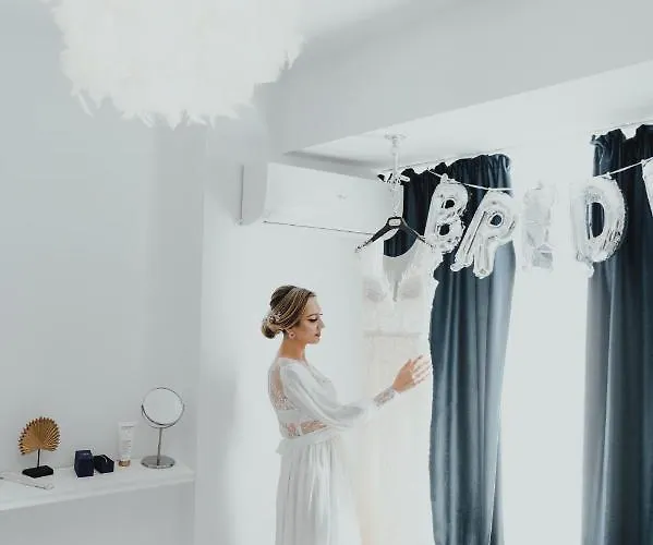 아파트 Old Town Hideaway - 5 Min Walk To Palace Of Parliament And Old - Neighborhood *