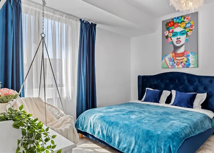 Old Town Hideaway - 5 Min Walk To Palace Of Parliament And Old - Neighborhood