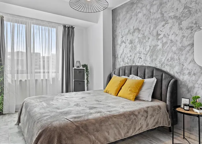 Old Town Hideaway - 5 Min Walk To Palace Of Parliament And Old - Neighborhood *