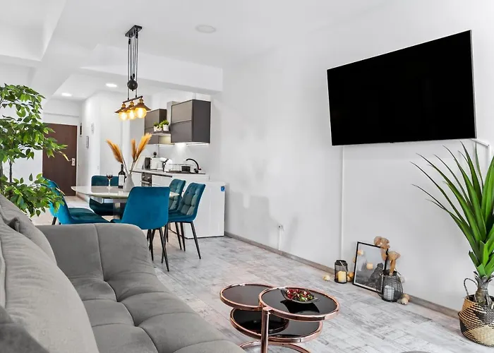 Old Town Hideaway - 5 Min Walk To Palace Of Parliament And Old - Neighborhood 아파트