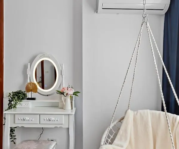 Apartamento Old Town Hideaway - 5 Min Walk To Palace Of Parliament And Old - Neighborhood