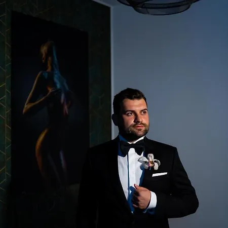 Old Town Hideaway - 5 Min Walk To Palace Of Parliament And Old - Neighborhood *