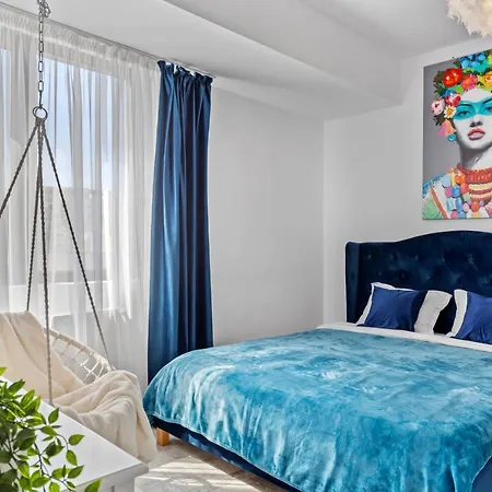 Old Town Hideaway - 5 Min Walk To Palace Of Parliament And Old - Neighborhood