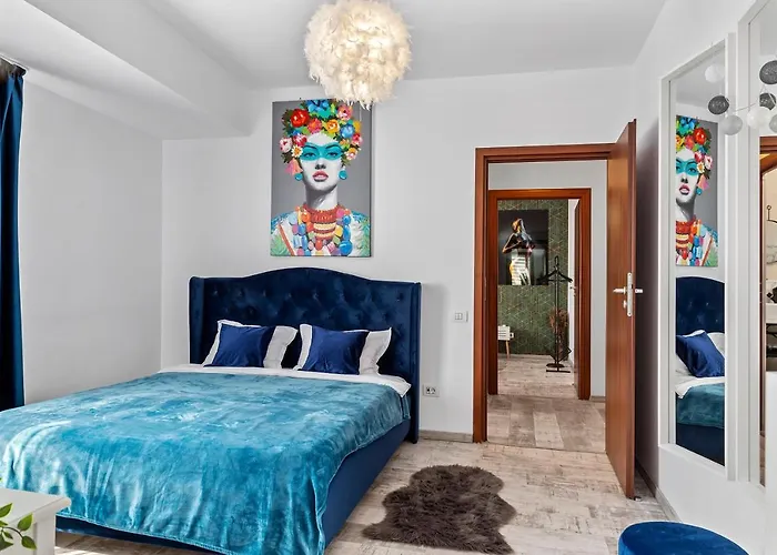 Old Town Hideaway - 5 Min Walk To Palace Of Parliament And Old - Neighborhood