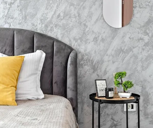 Apartament Old Town Hideaway - 5 Min Walk To Palace Of Parliament And Old - Neighborhood *