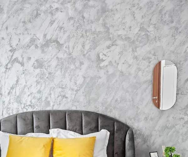 Old Town Hideaway - 5 Min Walk To Palace Of Parliament And Old - Neighborhood Apartament *