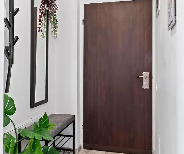 Old Town Hideaway - 5 Min Walk To Palace Of Parliament And Old - Neighborhood *