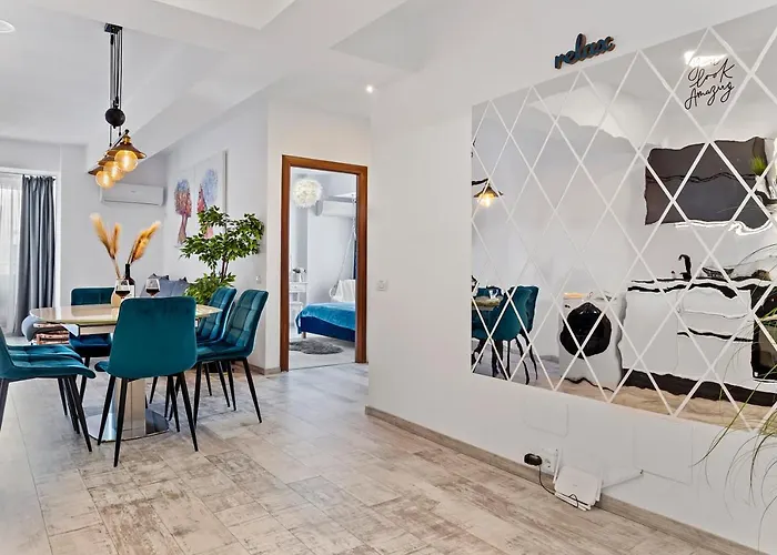 Old Town Hideaway - 5 Min Walk To Palace Of Parliament And Old - Neighborhood Apartament