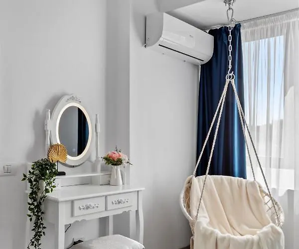 Apartament Old Town Hideaway - 5 Min Walk To Palace Of Parliament And Old - Neighborhood