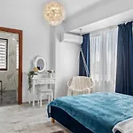 Old Town Hideaway - 5 Min Walk To Palace Of Parliament And Old - Neighborhood Apartman