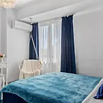 Old Town Hideaway - 5 Min Walk To Palace Of Parliament And Old - Neighborhood Apartman Bukarest